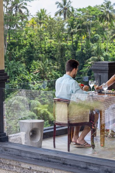 CasCades Restaurant - Guest Lunch Couple