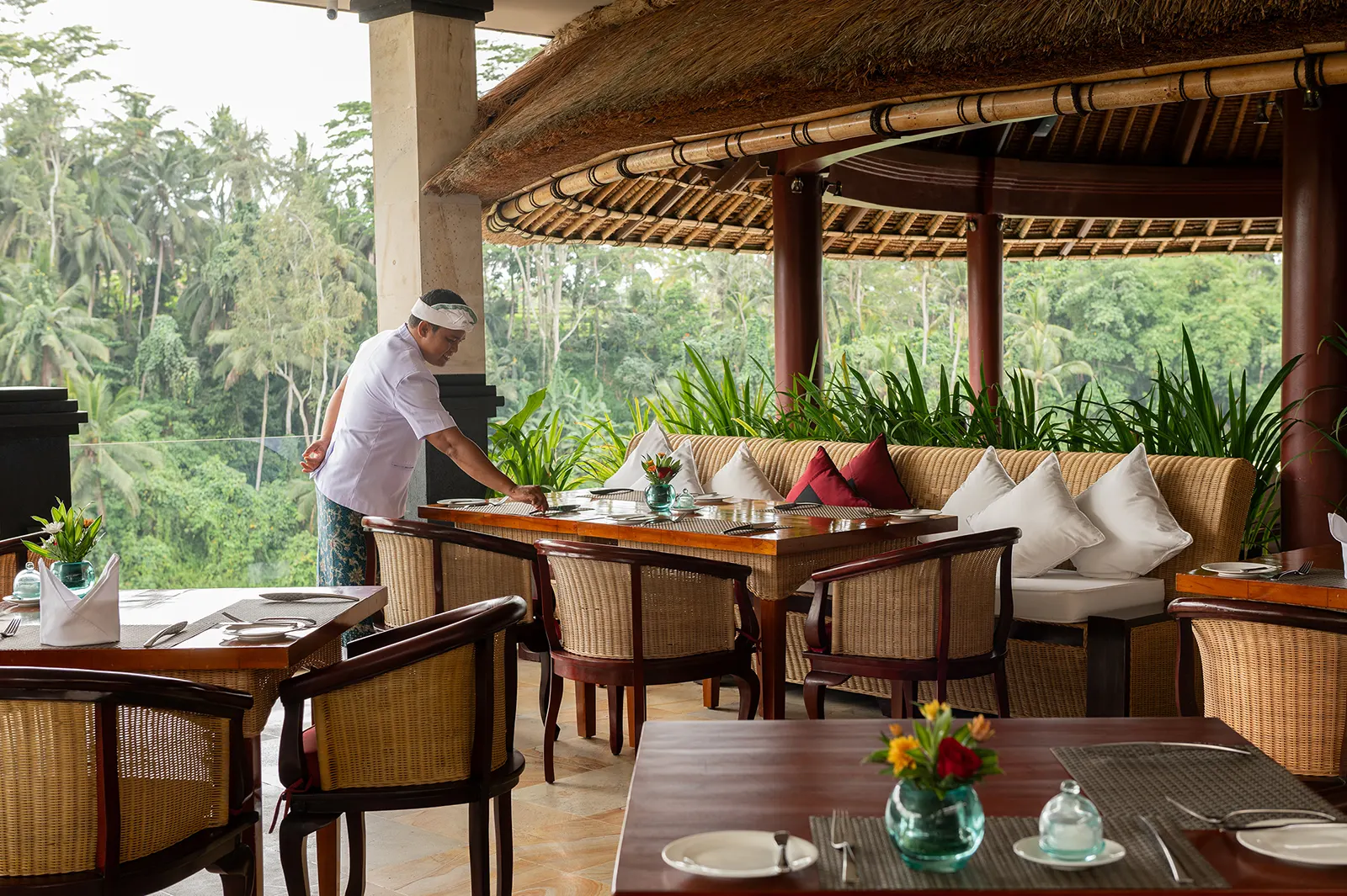Gallery - CasCades Restaurant - Interior Staff